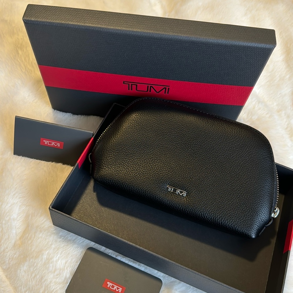 TUMI COSMETIC,  traveling bag